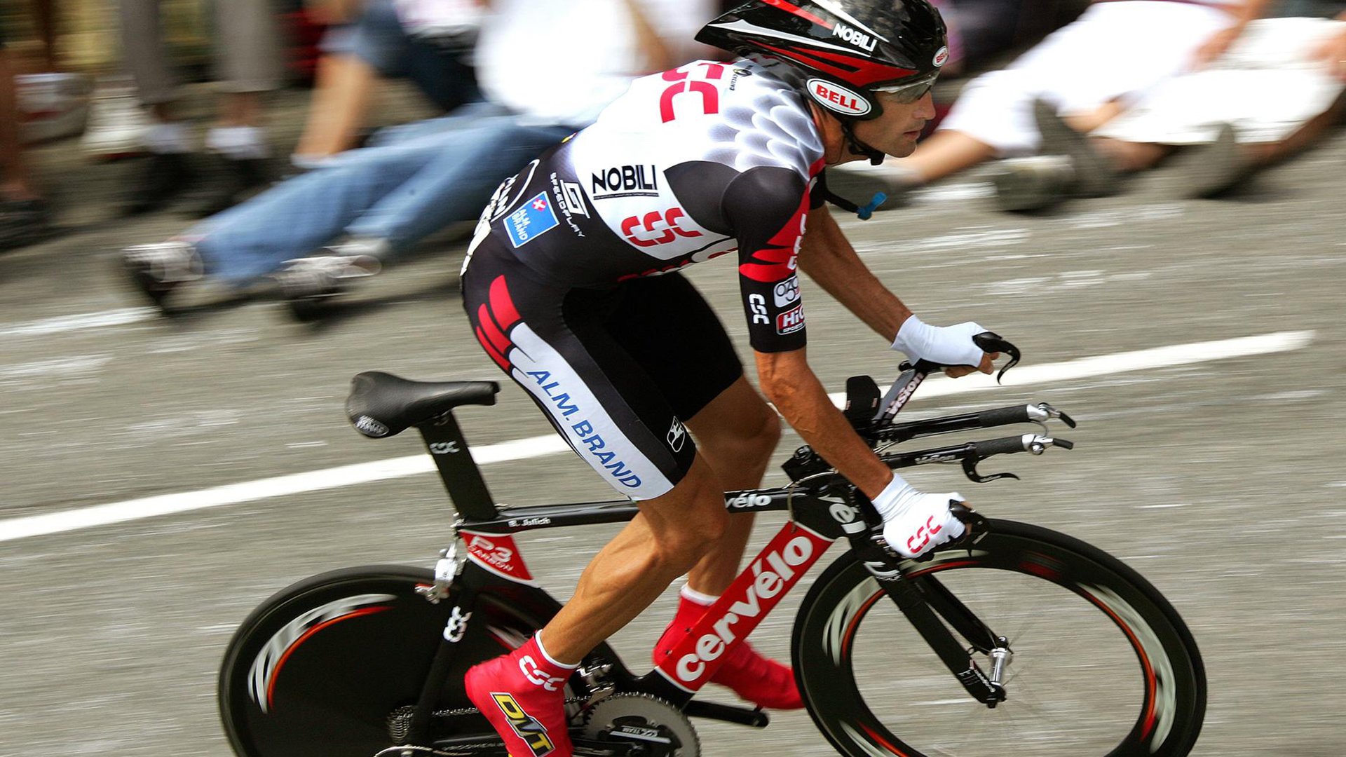 快船队球员努力训练，期待下一场胜利，快船队人员