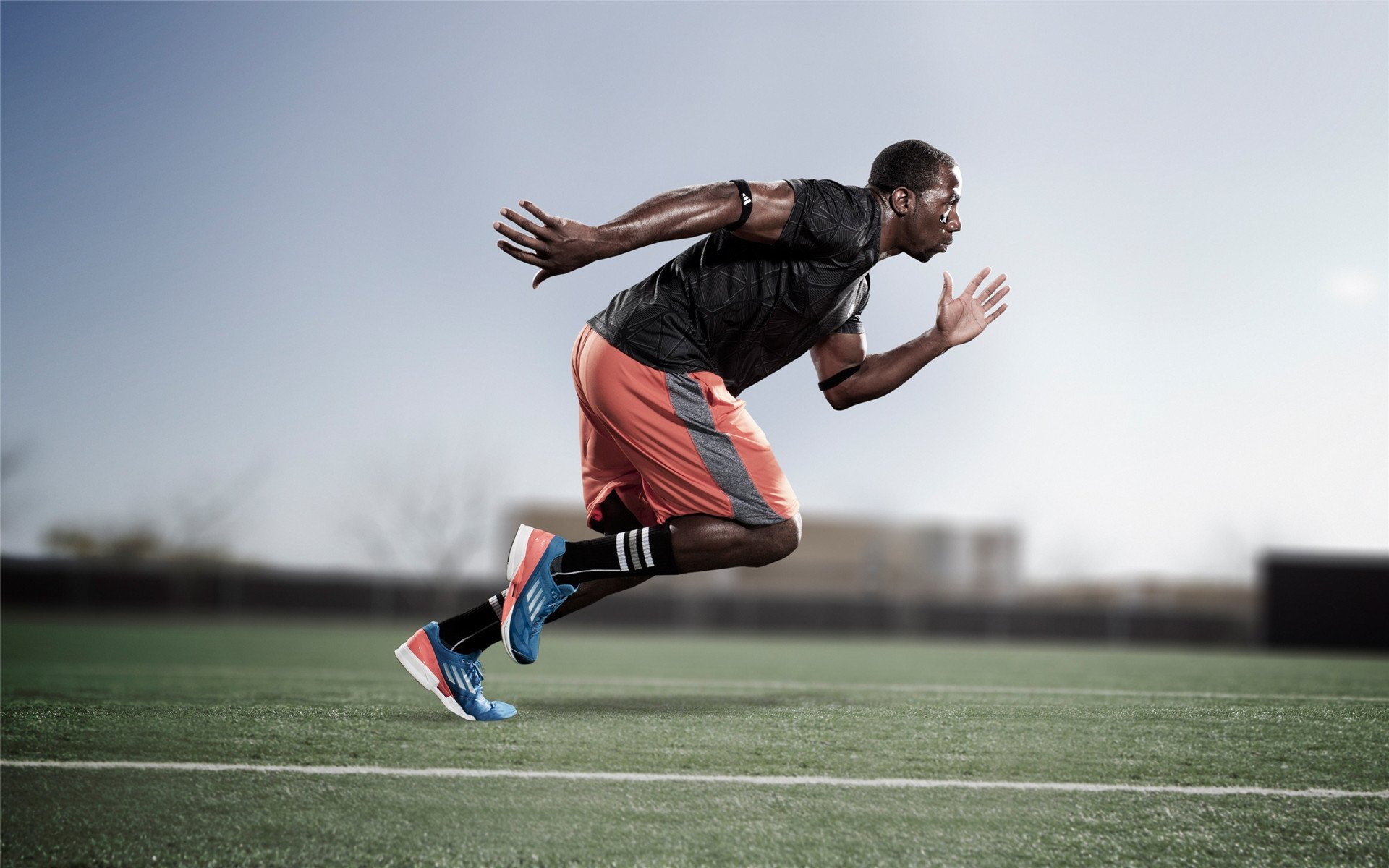 美国骑手吉塔·日特科维奇荣获2024年最佳障碍赛骑手奖，表彰其卓越表现。